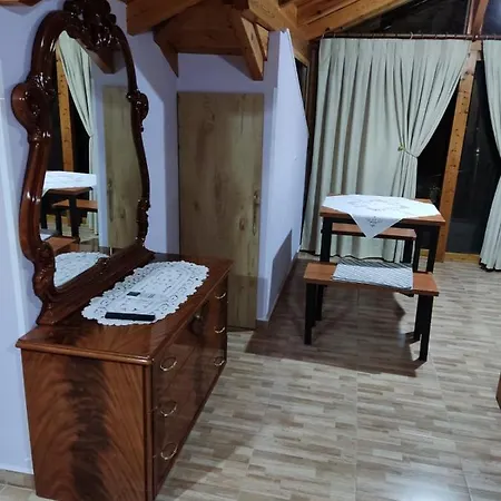 Lovely 1 - Bedroom Loft With Free Parking Gjirokaster