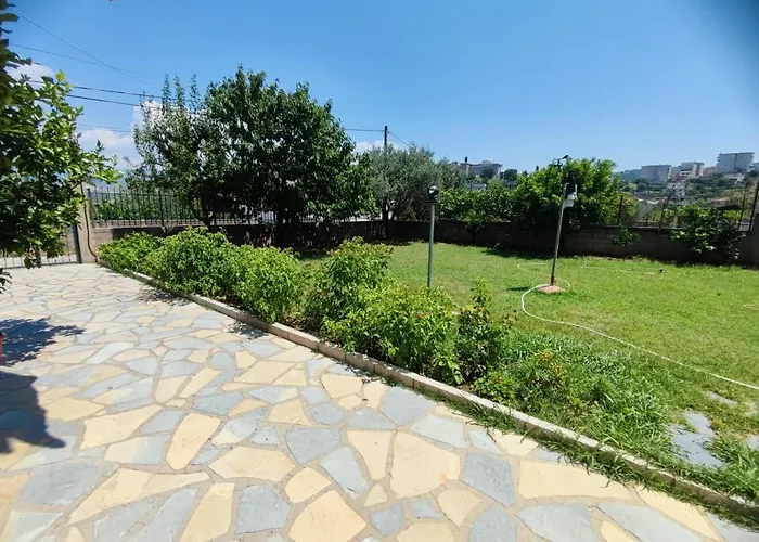 Lovely 1 - Bedroom Loft With Free Parking Gjirokastër
