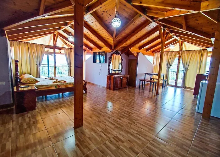 Lovely 1 - Bedroom Loft With Free Parking *