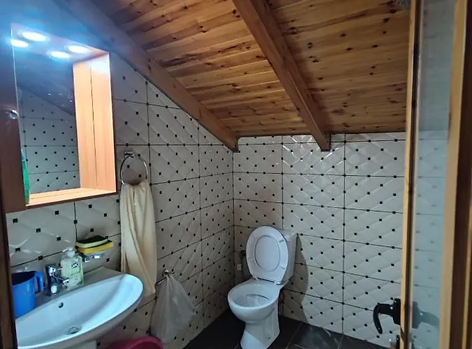 Lovely 1 - Bedroom Loft With Free Parking Appartement Gjirokastër