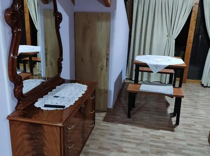 Lovely 1 - Bedroom Loft With Free Parking Gjirokastër